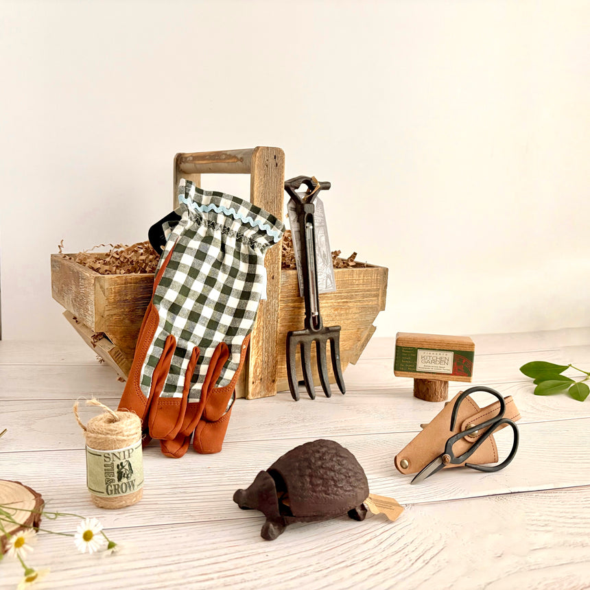 Secret Garden Luxury Garden Gift Hamper with gardening gloves (mens or ladies) garden thermometer, twine, soap, gardening scissors, cast iron key hider garden ornament