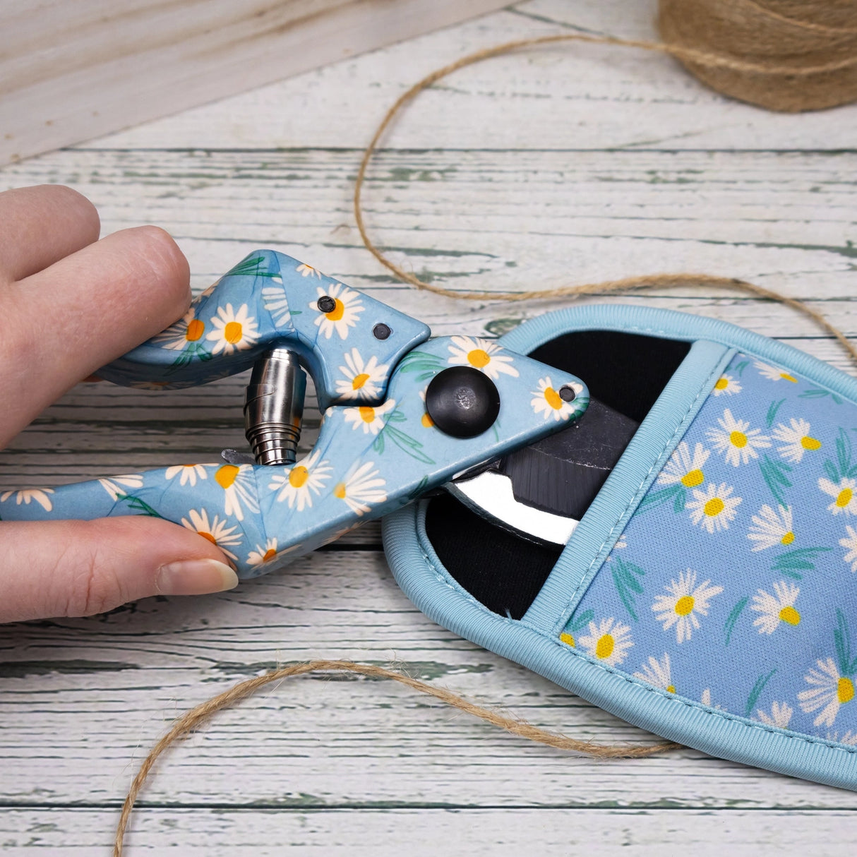 Secateurs With Pouch – Blue Daisy